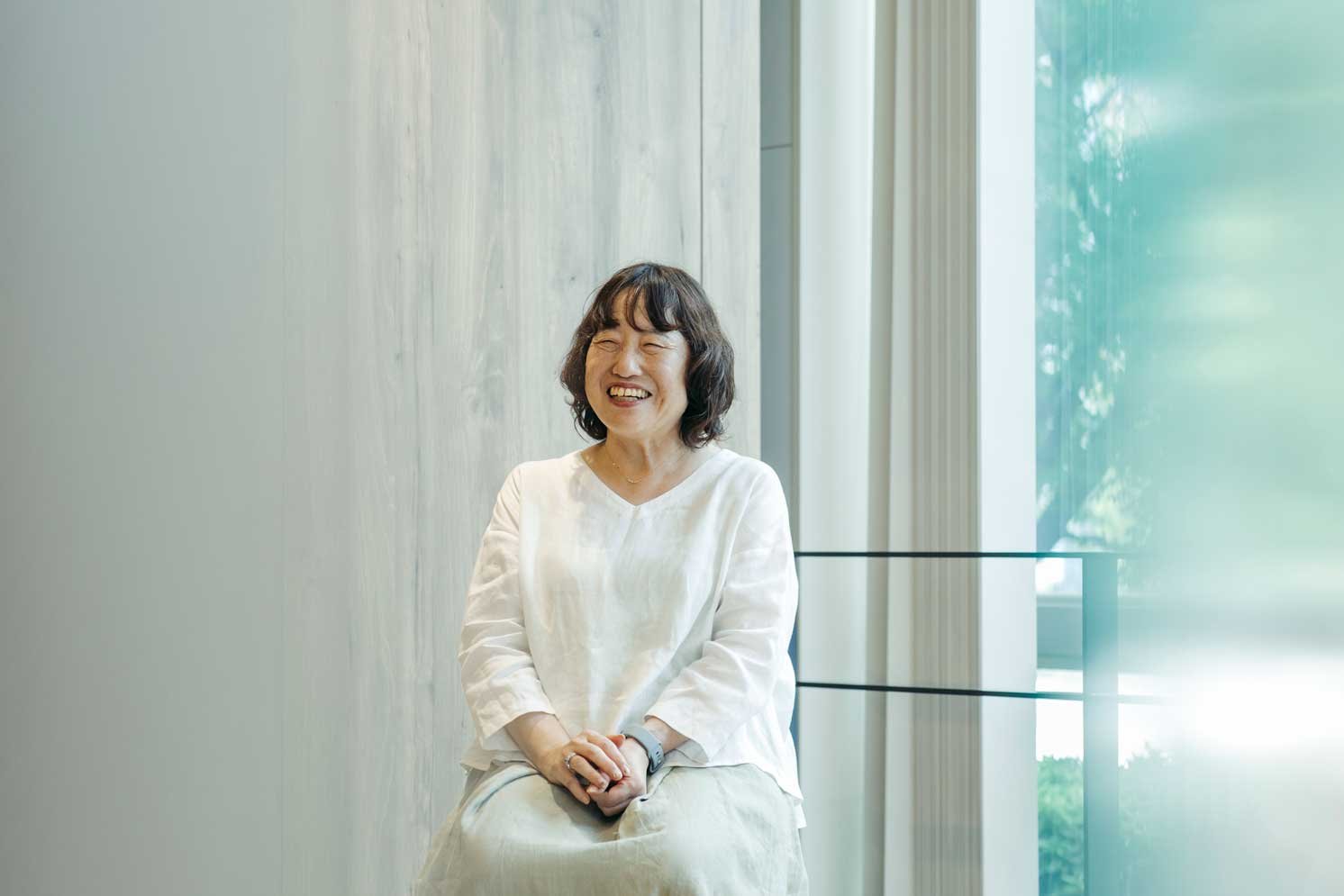 環境絵画コンクールの企画運営を担当している荒井由樹子氏の写真  | Make New Magazine「未来の定番」をつくるために、パナソニックのリアルな姿を伝えるメディア