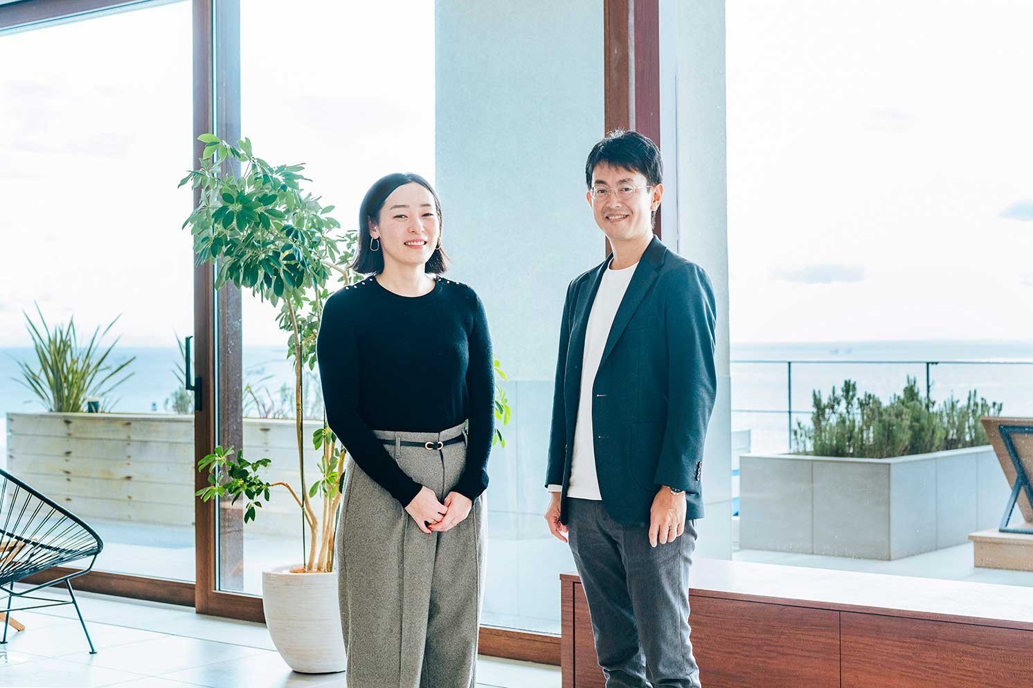 文筆家の岩田さん(左)、パナソニック空質空調社の小田さん(右) | Make New Magazine「未来の定番」をつくるために、パナソニックのリアルな姿を伝えるメディア